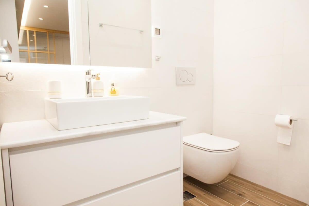 Comfortable 2 Bd Apt Near Sintagma Square Athens Exterior photo